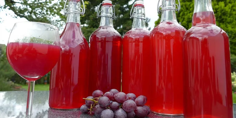 fresh grape juice in bottles